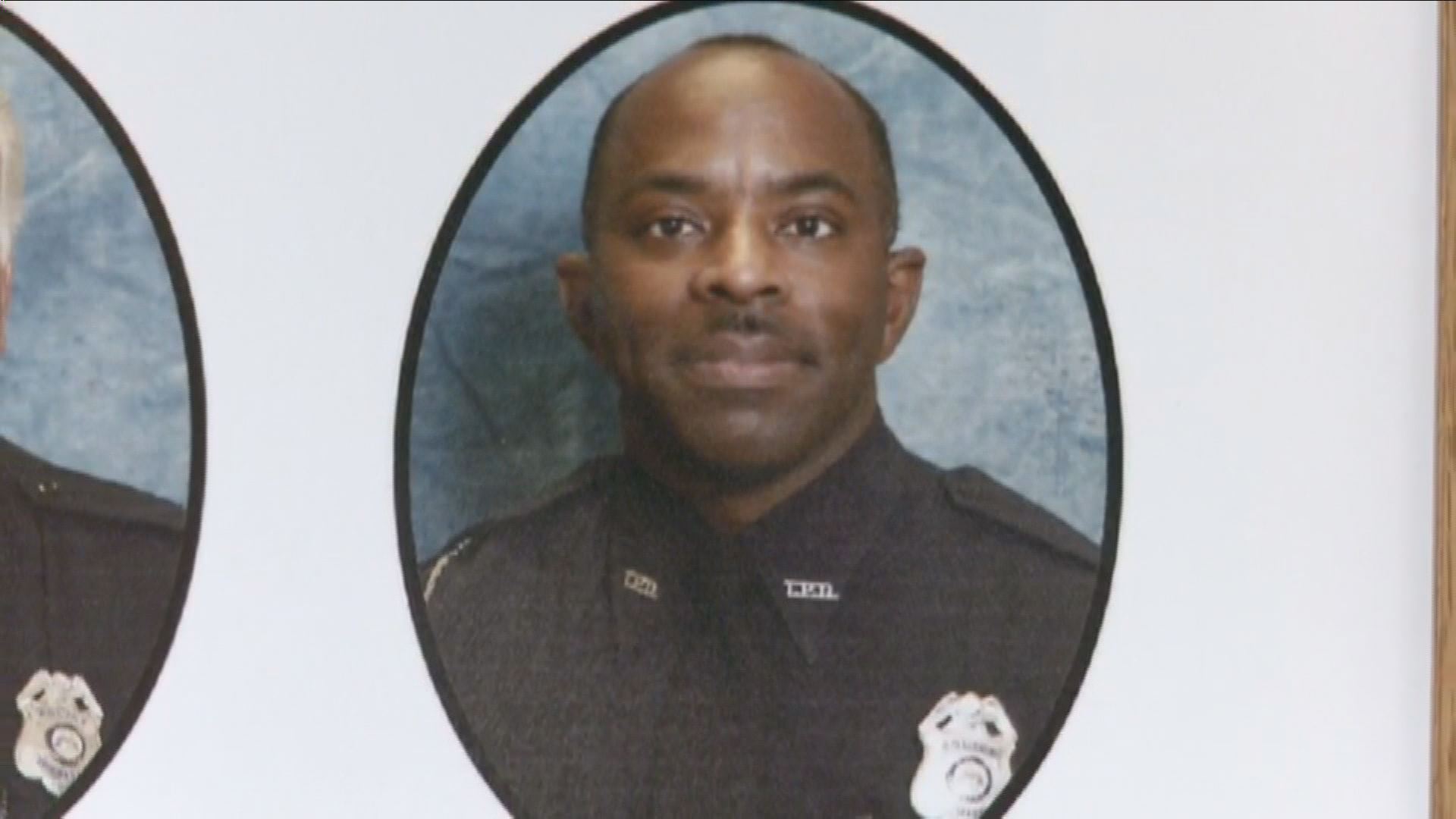 Thomaston residents demand firing of veteran officer