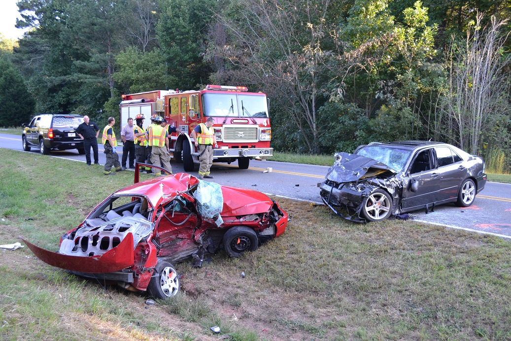 1 killed, 1 injured in 2vehicle crash in Cherokee Co.