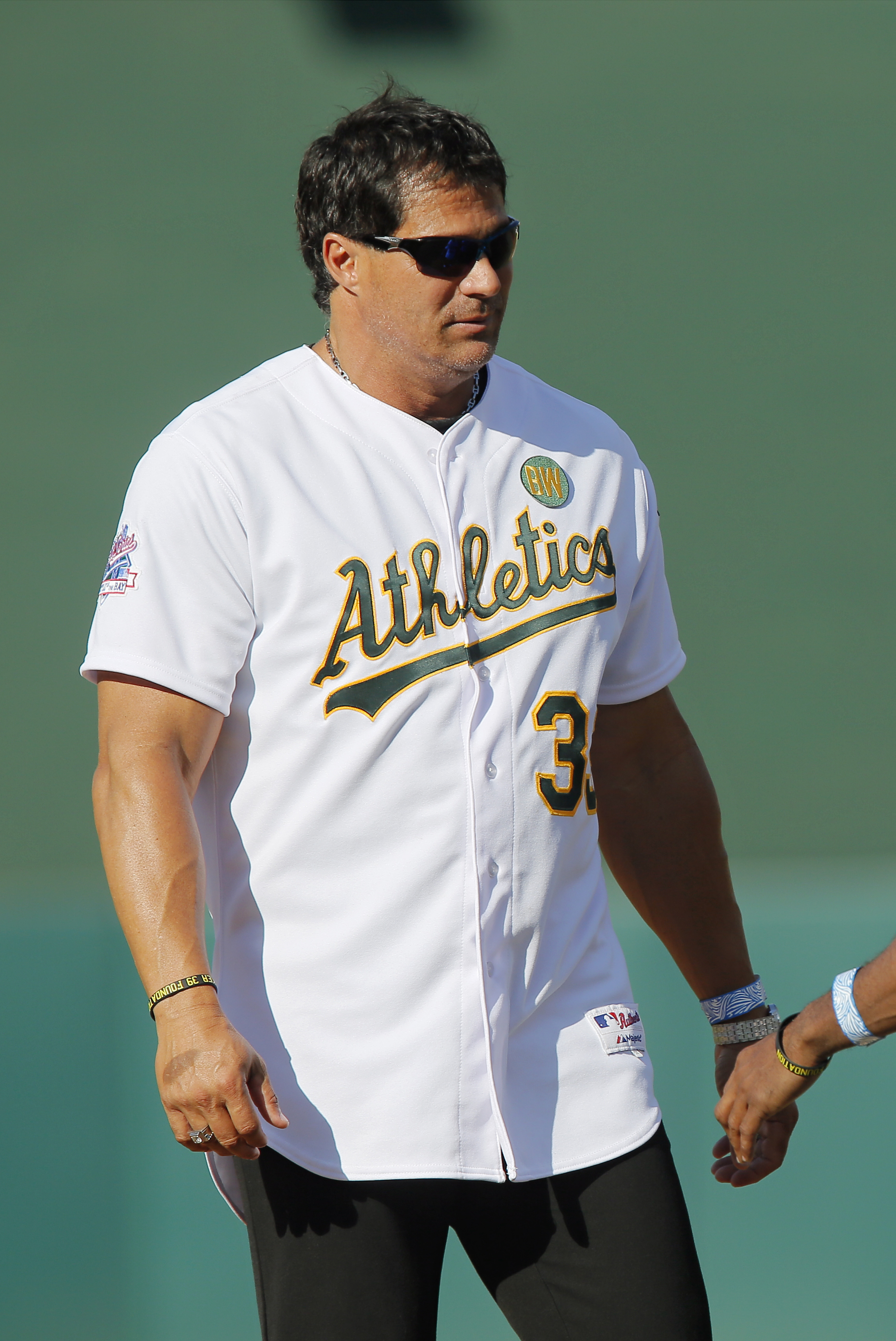 Jose Canseco accidentally shoots his left hand