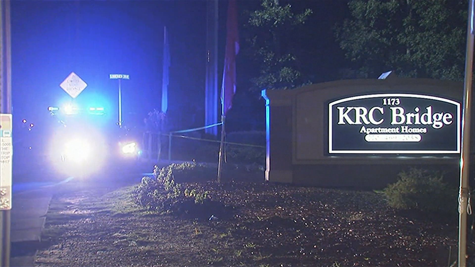 Man critical after shooting at apartment complex