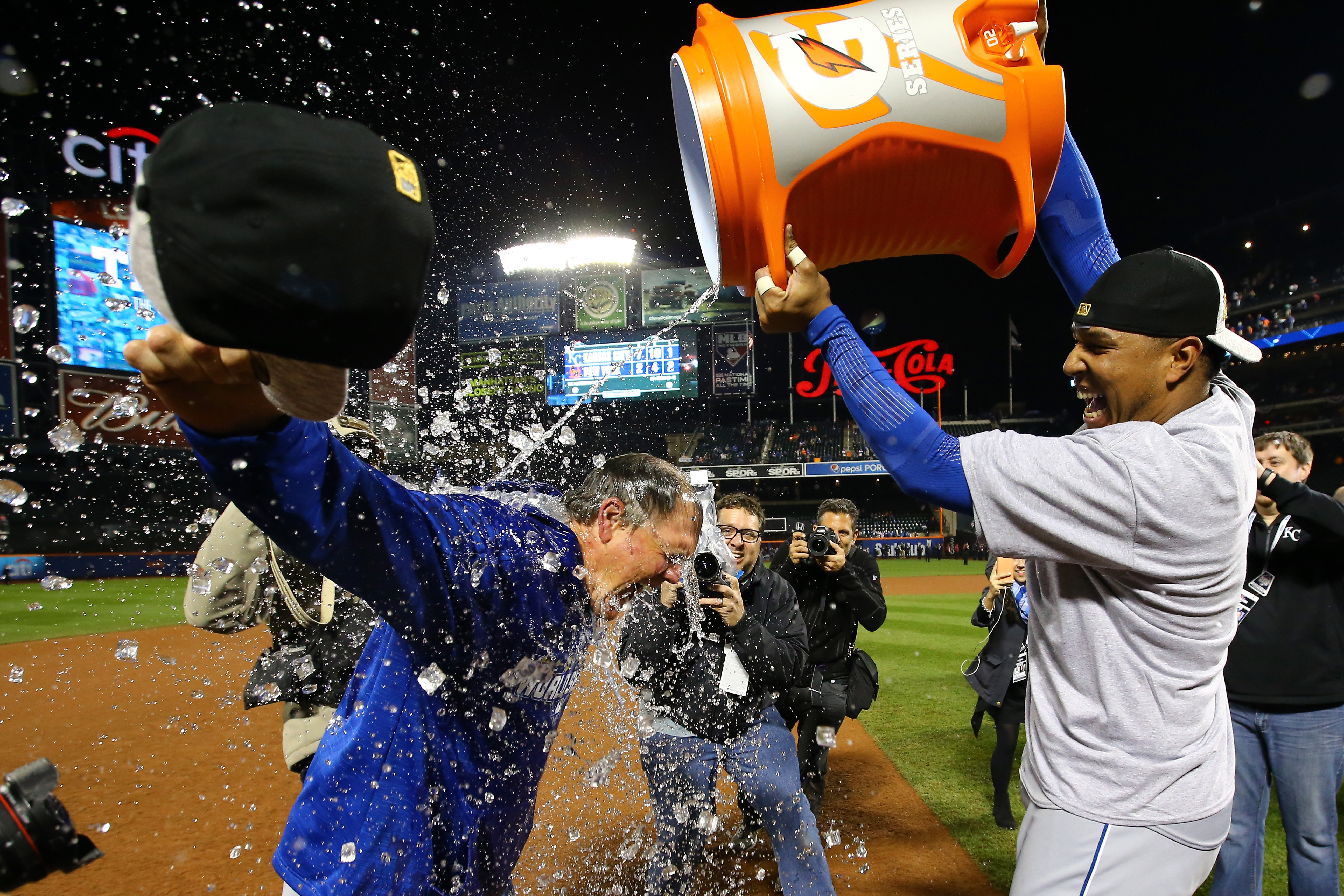 Kansas City Royals beat New York Mets to win the World Series