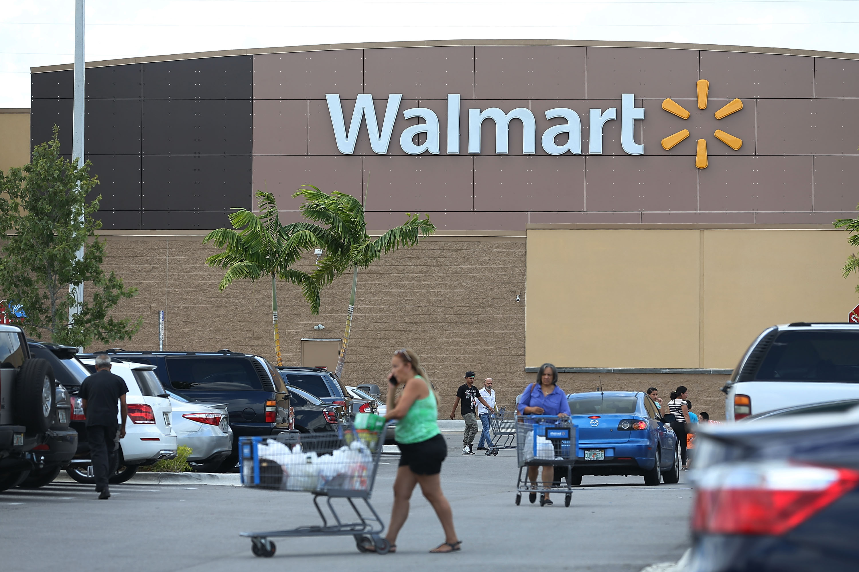 Ga. Walmart employees split 28.1 million in bonuses