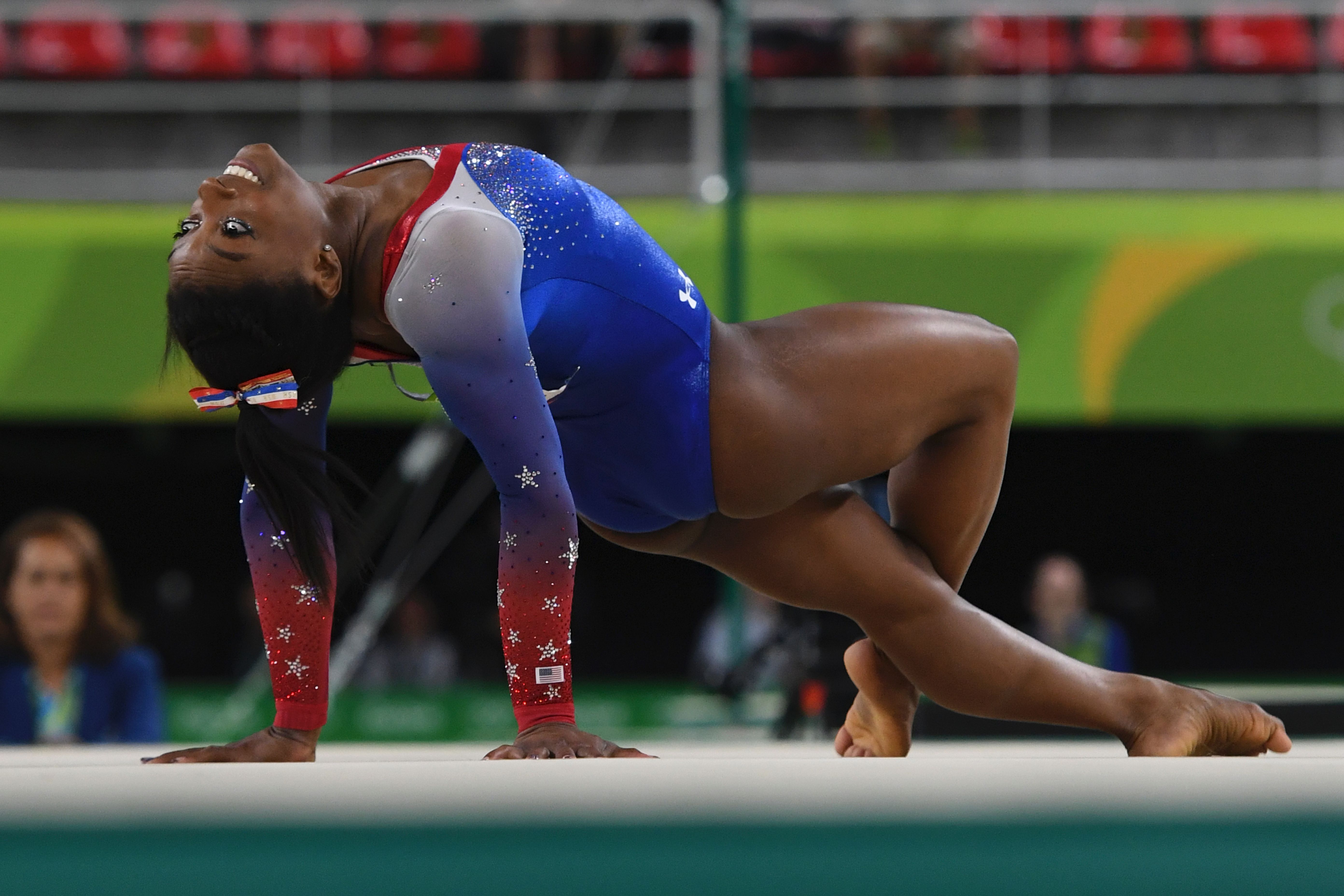 Simone Biles wins gold, Aly Raisman takes silver in floor