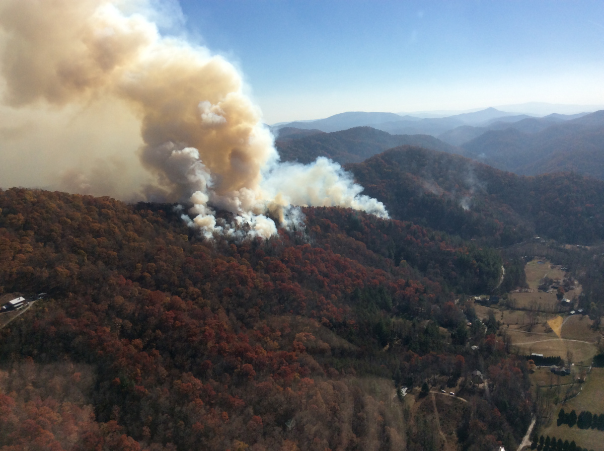 North Ga. fires engulf 40,000 acres as battle