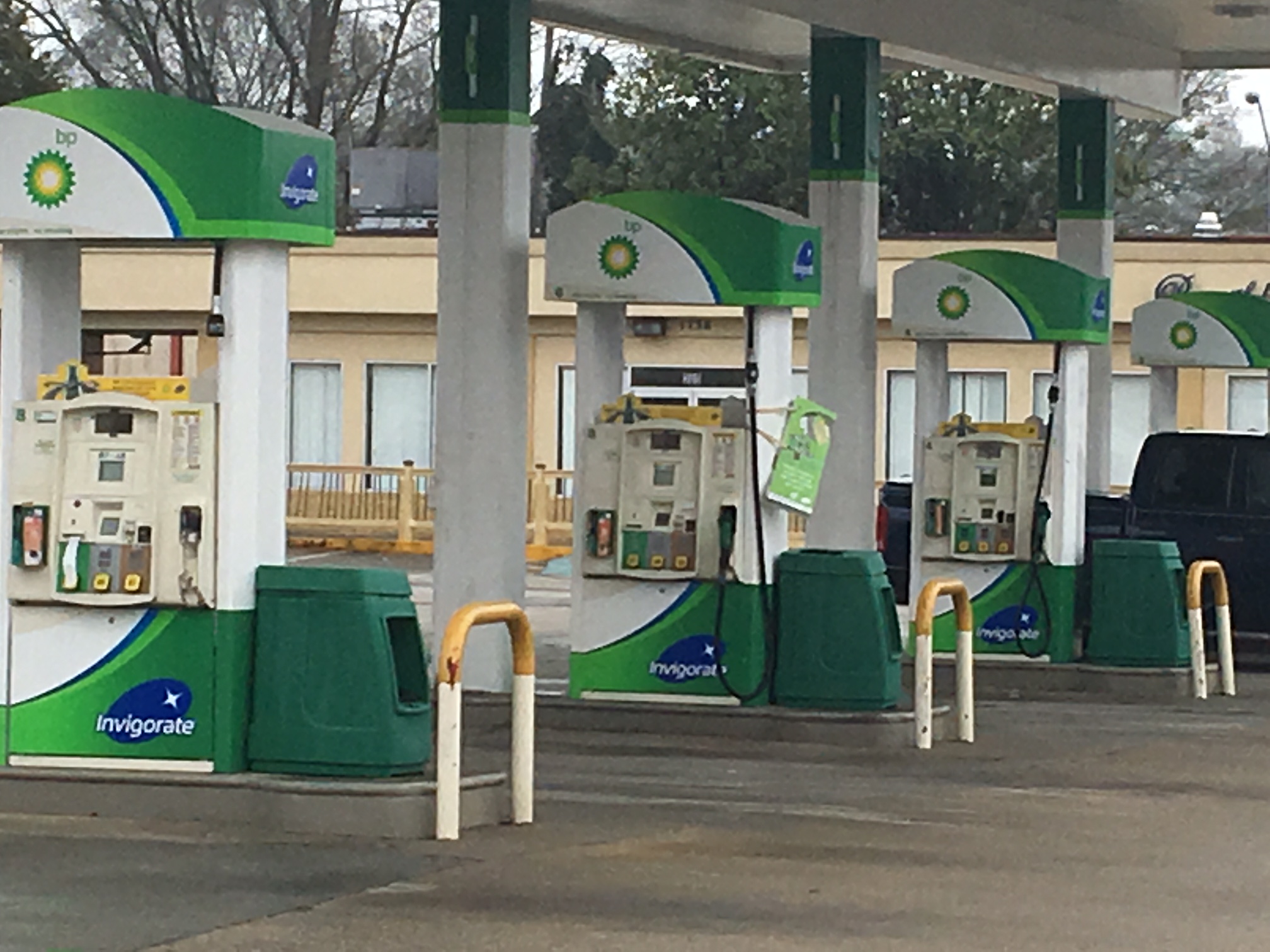 Reports Cars break down after filling tank with bad gas at Decatur