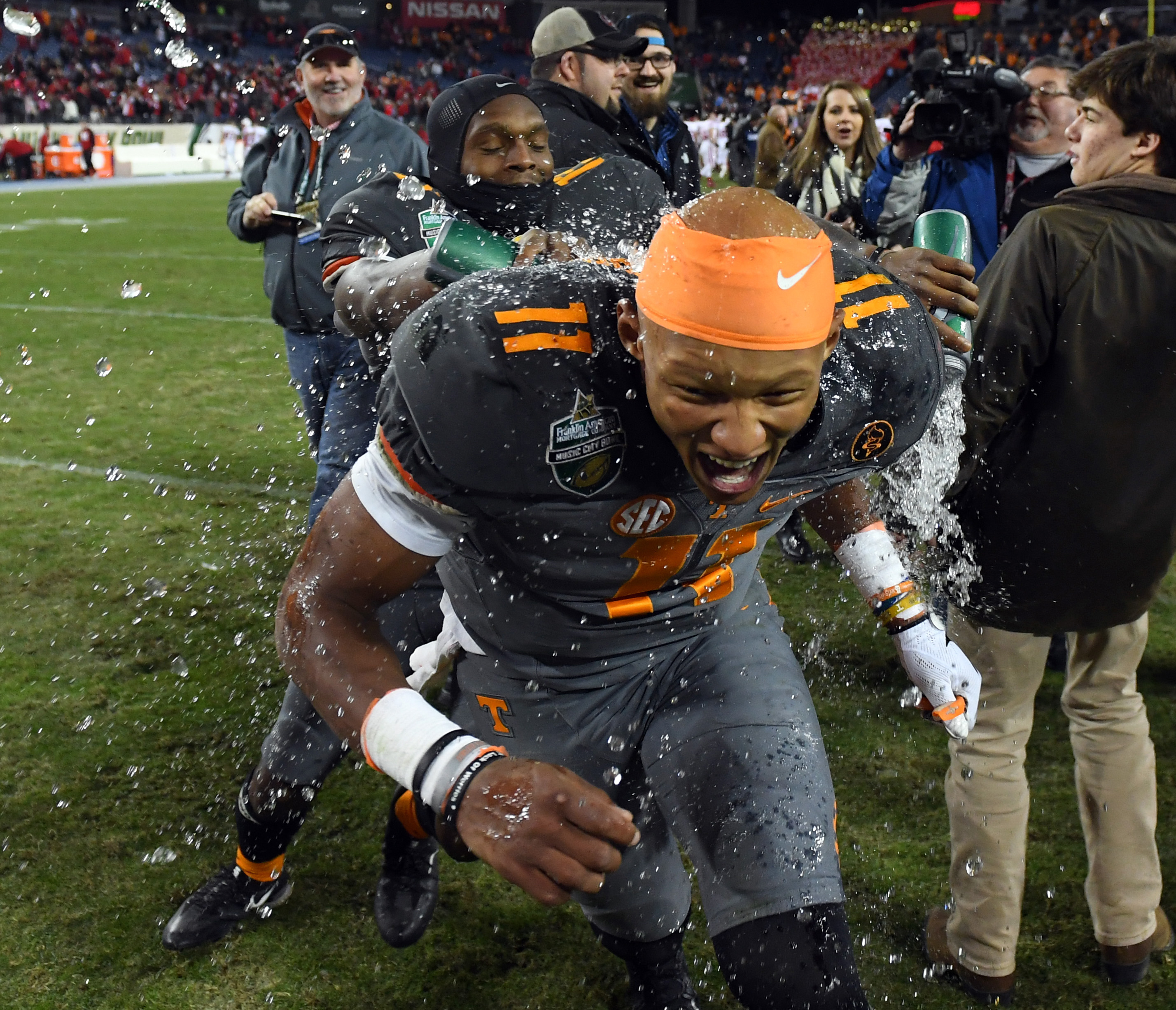 Before NFL draft, Joshua Dobbs will throw airplane for a different Vols team