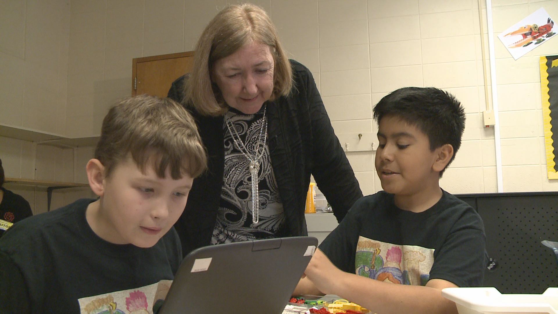 Teacher wins LEGO grant for school | 11alive.com
