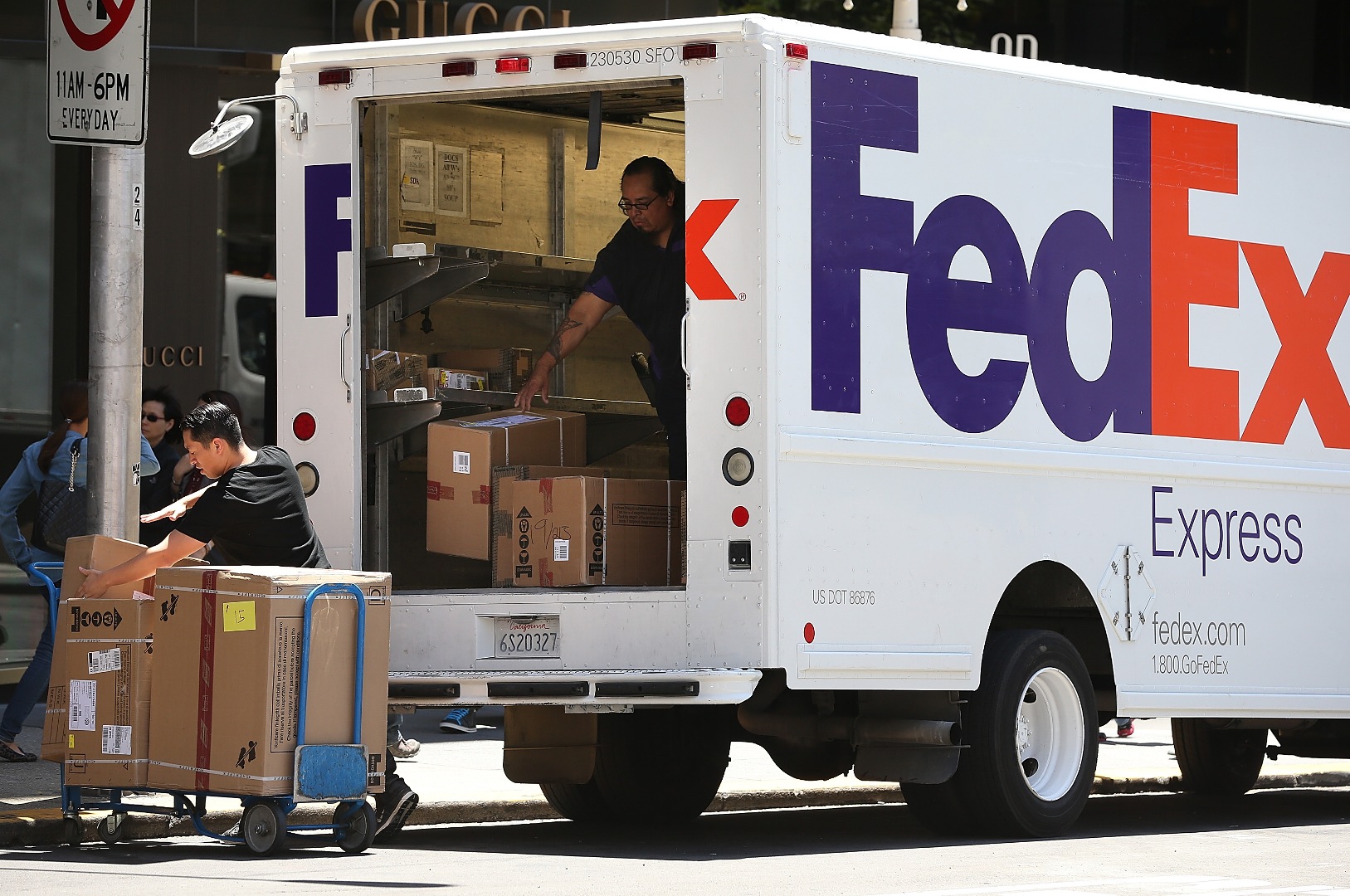 FedEx charged with trafficking drugs for Web pharmacies | 11alive.com